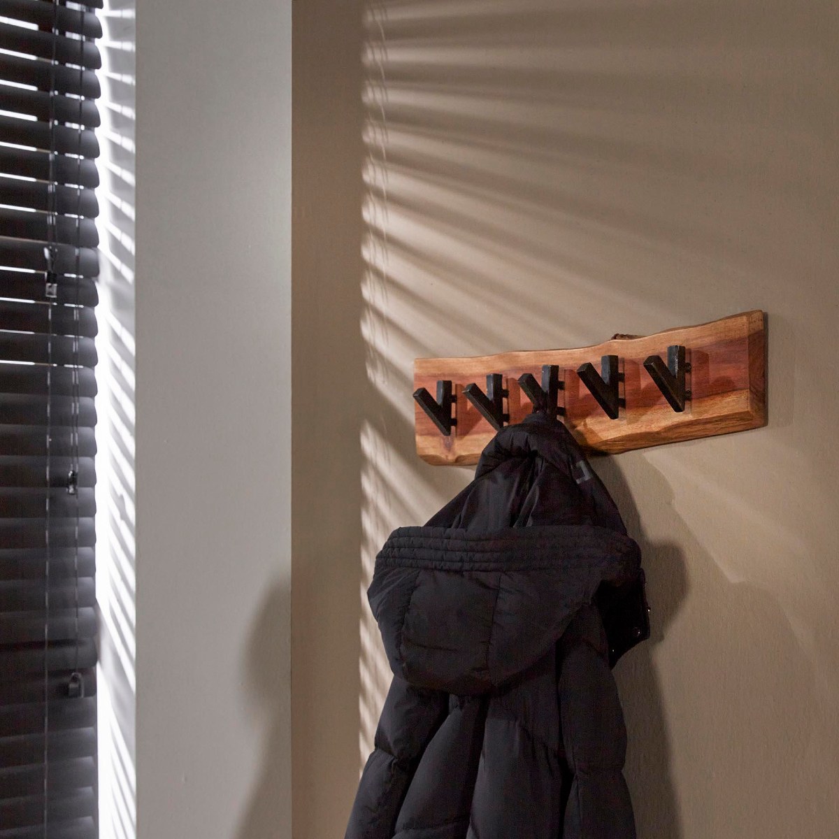 Portemanteau en bois massif TAVOLA 5 crochets