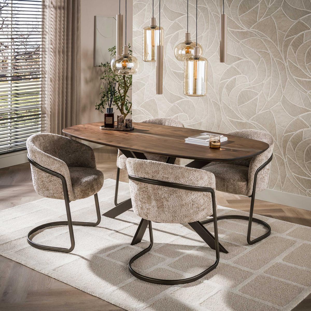 Table à manger ovale 150 cm en bois massif style danois