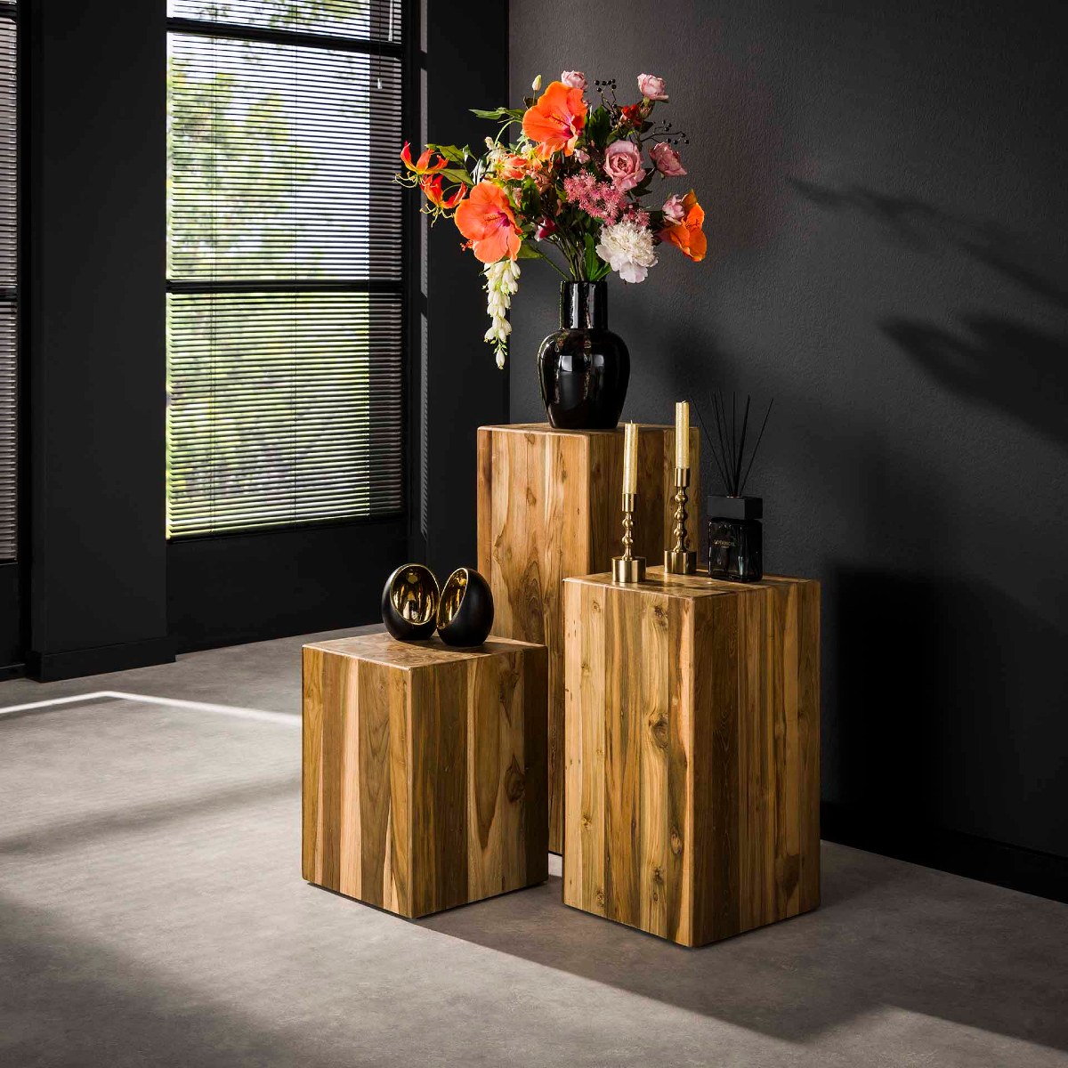 Colonne de fleurs en bois de teck Hauteur  45cm LEO