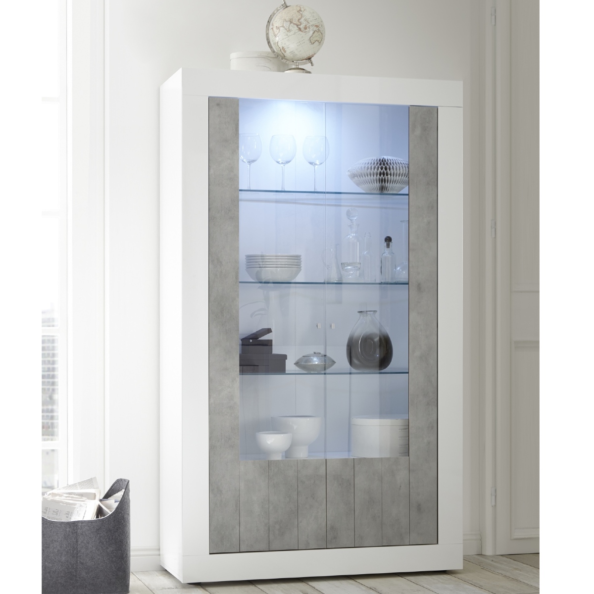 Vitrine moderne blanc laqué et gris béton 2 portes 110cm NIO