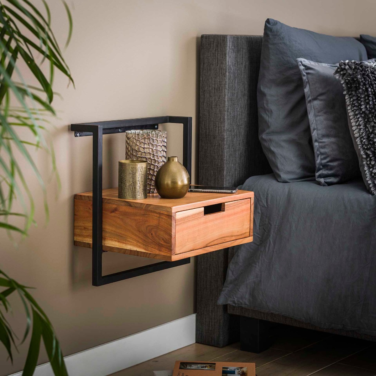Table de chevet en bois massif CAROLE 1 tiroir