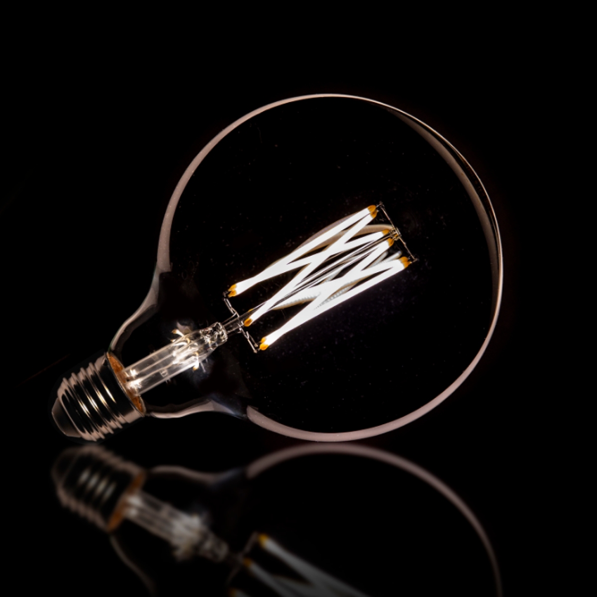 Ampoule globe gris fumé 12.5cm à LED filament E27