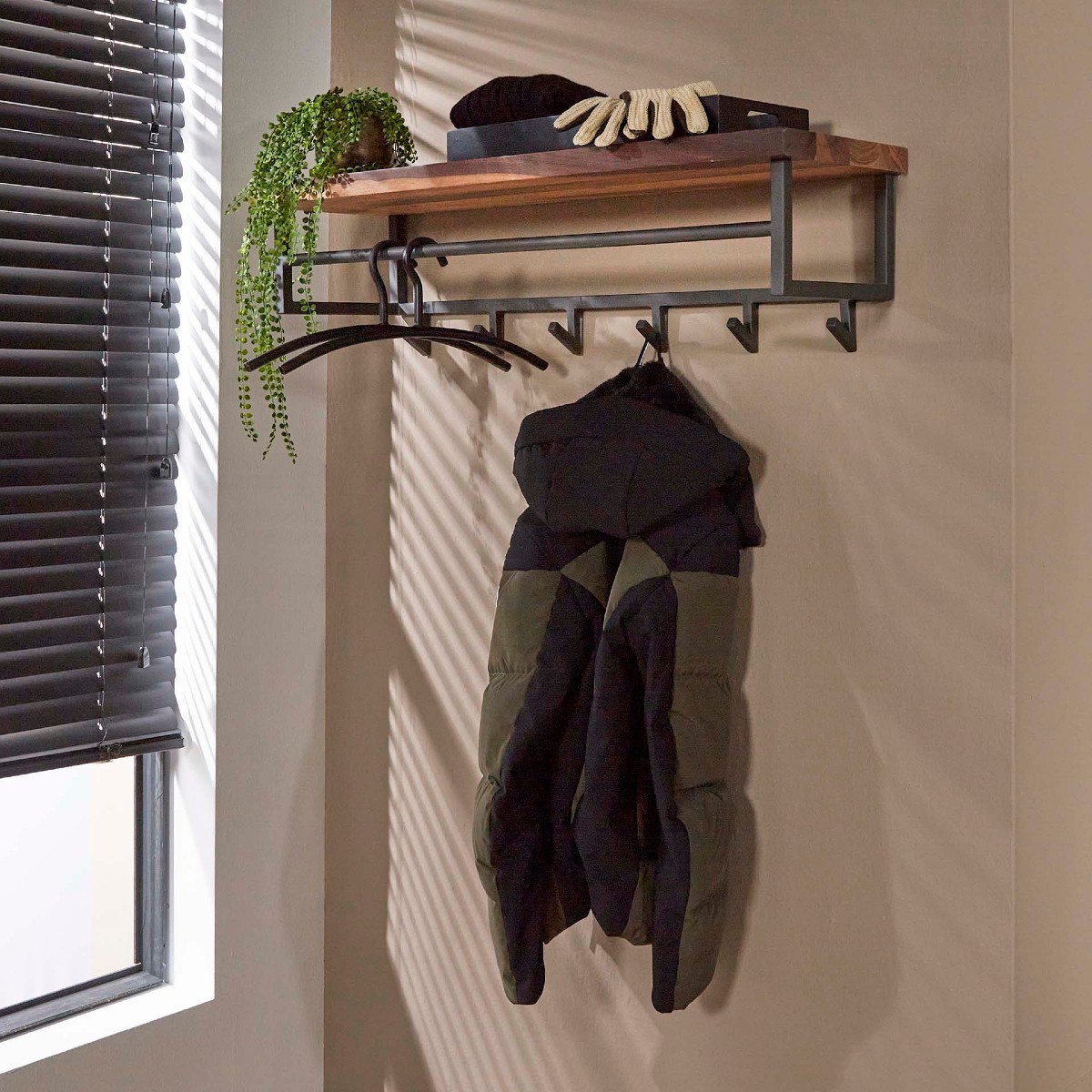 Portemanteau en bois massif PROSPERA 6 crochets mural