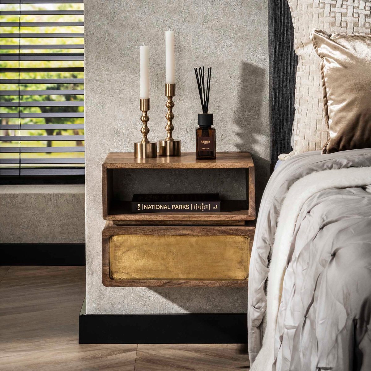 Table de chevet en bois massif CROWL L 1 tiroir/1 niche