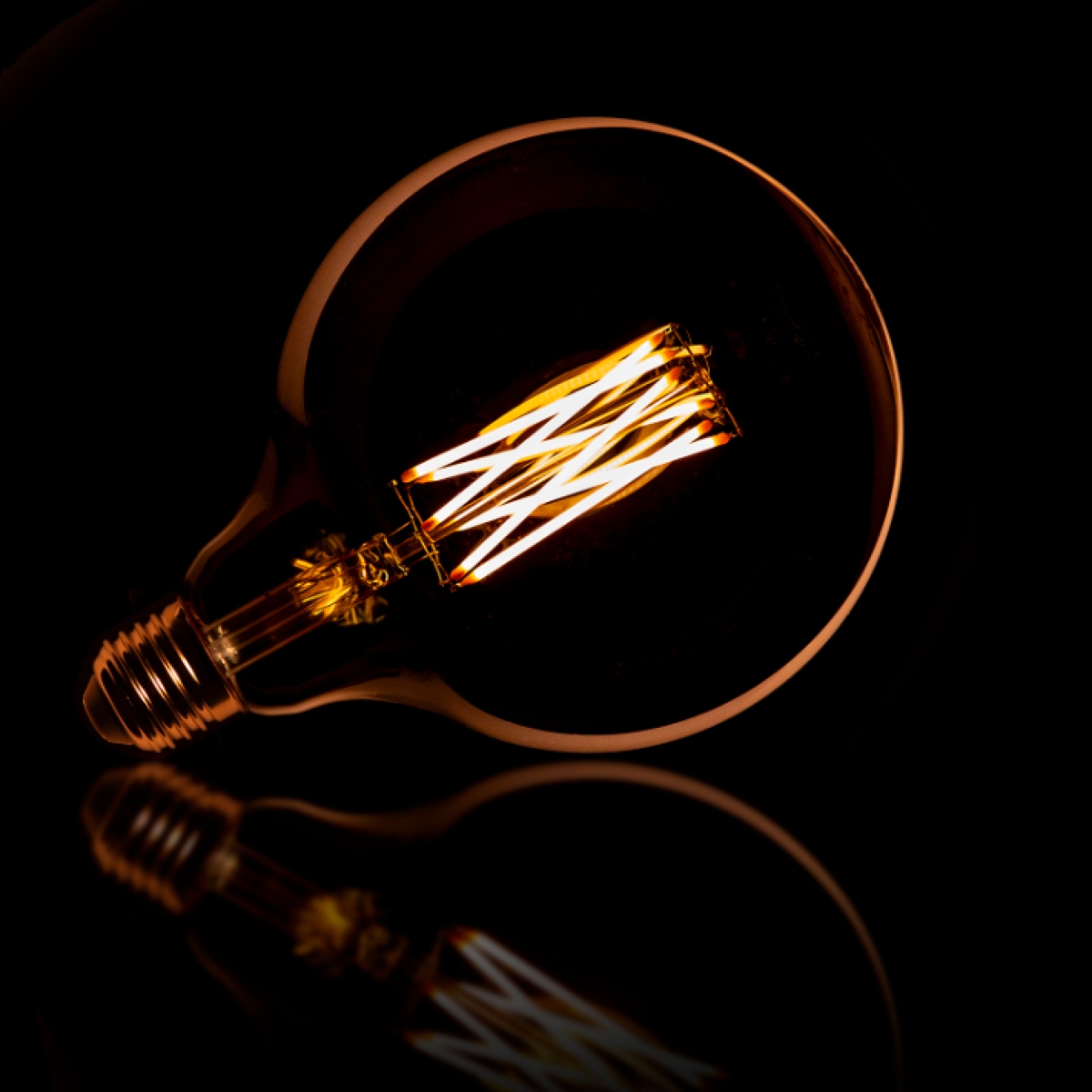 Ampoule globe ambré 12.5cm à LED filament E27 lumière chaude