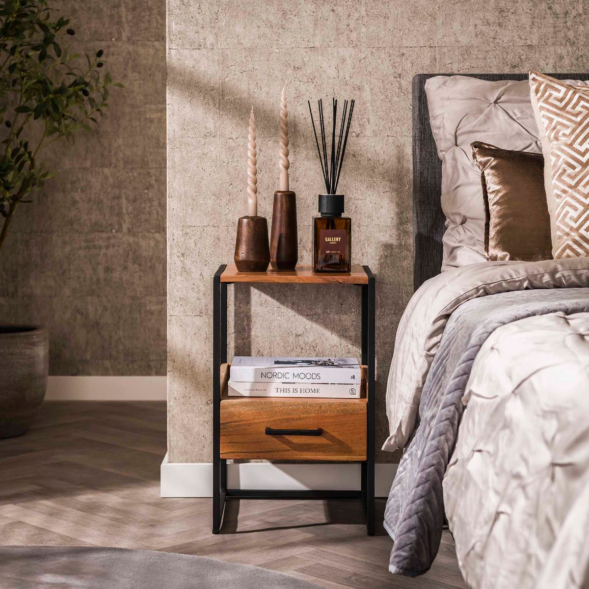 Table de chevet en bois massif NINNA niche 1 tiroir