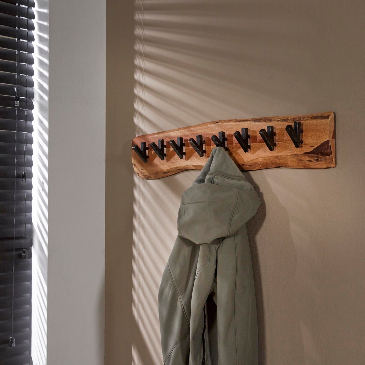 Portemanteau en bois massif TAVOLA 8 crochets mural