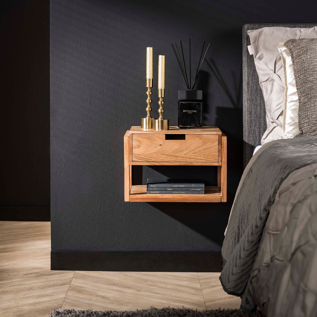 Table de chevet en bois massif AERIA